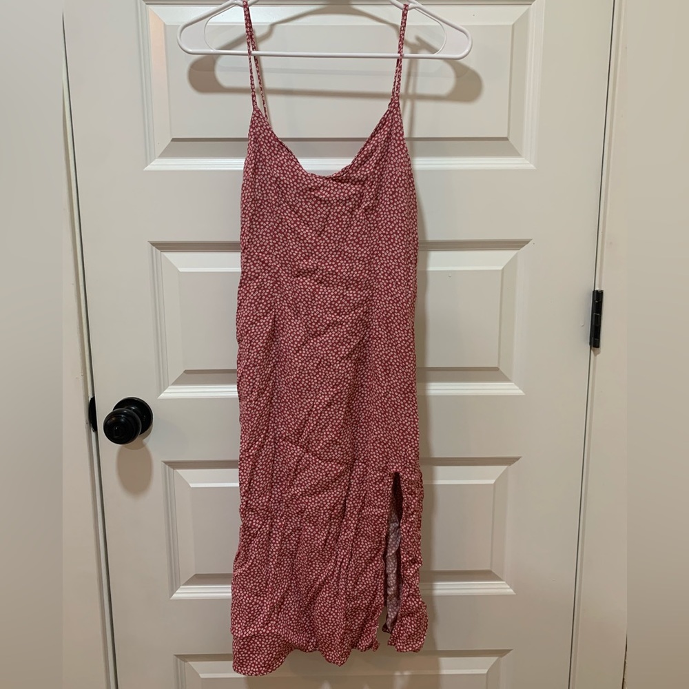 Consignment Find/ C: Red/ White Floral/ S: Medium